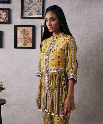Sarouk Embroidered Kurta Set 3