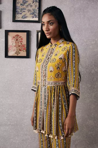 Sarouk Embroidered Kurta Set