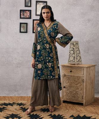 Mehr Embroidered Kurta Set 2