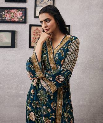 Mehr Embroidered Kurta Set 4