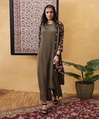 Zahra Printed Kurta Set With Jacket 2
