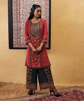 Zahra Embroidered Kurta Set 1