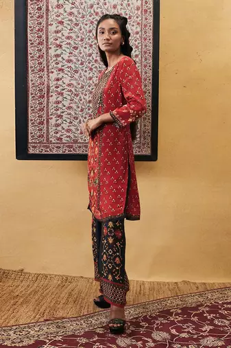 Zahra Embroidered Kurta Set
