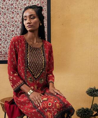 Zahra Embroidered Kurta Set 3