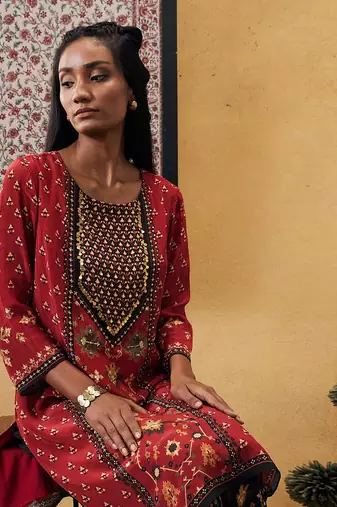 Zahra Embroidered Kurta Set