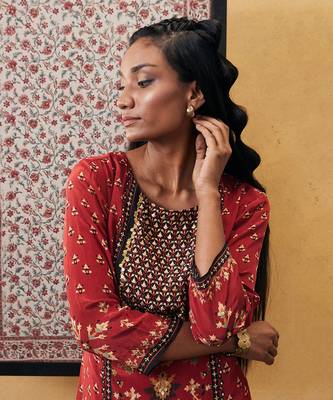 Zahra Embroidered Kurta Set 4