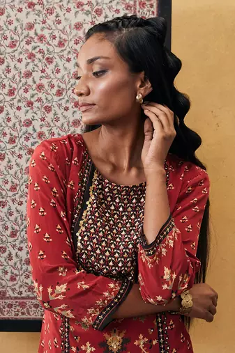 Zahra Embroidered Kurta Set