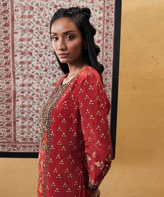 Zahra Embroidered Kurta Set 5
