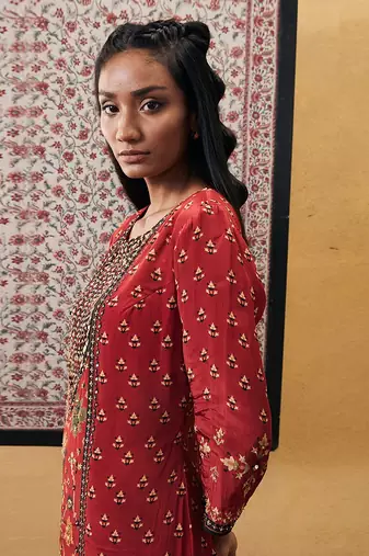 Zahra Embroidered Kurta Set