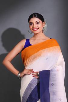 White Cotton Handwoven Saree With Nakshi Motifs And Floral Designs