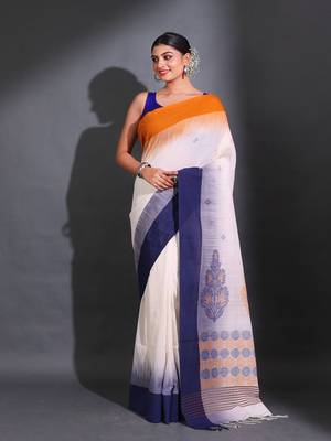 White Cotton Handwoven Saree With Nakshi Motifs And Floral Designs 2