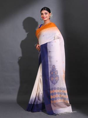 White Cotton Handwoven Saree With Nakshi Motifs And Floral Designs 3