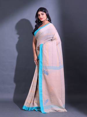 Off White Cotton Handwoven Saree With Woven Striped Designs 3