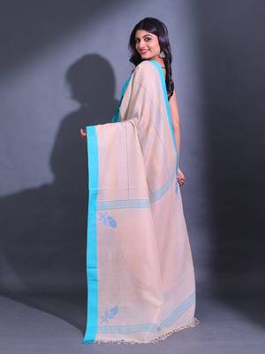 Off White Cotton Handwoven Saree With Woven Striped Designs 4