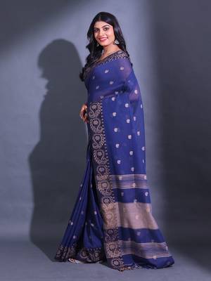 Blue Cotton Blend Handwoven Saree With Paisley Designs And Contrast Pallu 3