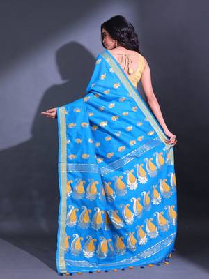 Sky Blue Cotton Blend Handwoven Saree With Paisley Designs 4