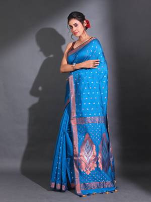 Sapphire Blue Cotton Blend Handwoven Saree With Foliage Designs And Texture Patterns 3