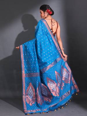 Sapphire Blue Cotton Blend Handwoven Saree With Foliage Designs And Texture Patterns 4