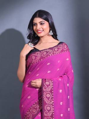Magenta Cotton Blend Handwoven Saree With Paisley Designs And Contrast Pallu 2
