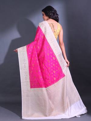 Fuchsia Dupion Silk Handwoven Saree With Zari Woven Texture And Floral Patterns 4