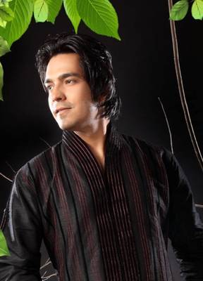 Black embroidered art silk sherwani 2