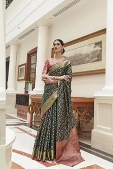 Green Traditional Indian thread Weaving Patola Silk bland Saree With Boluse 