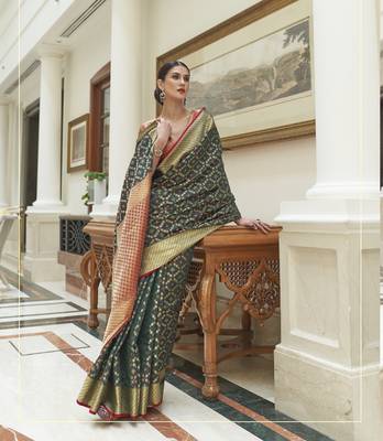 Green Traditional Indian thread Weaving Patola Silk bland Saree With Boluse  3