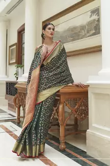 Green Traditional Indian thread Weaving Patola Silk bland Saree With Boluse 
