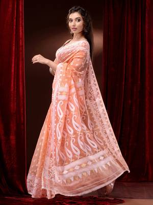 Peach Silk Cotton Handwoven Jamdani Saree With Floral Borders And Paisley Pallu 3