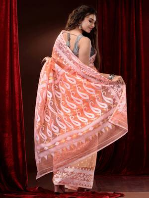 Peach Silk Cotton Handwoven Jamdani Saree With Floral Borders And Paisley Pallu 4