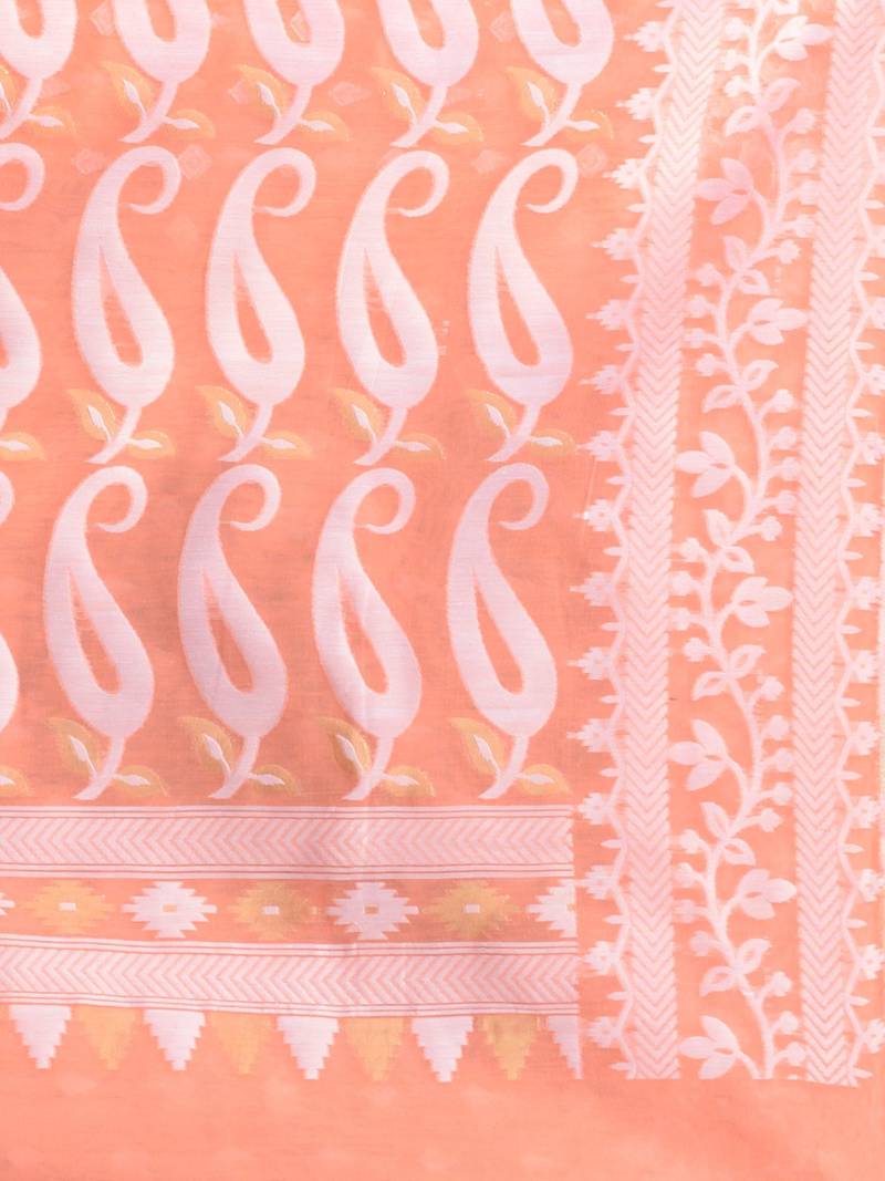 Peach Silk Cotton Handwoven Jamdani Saree With Floral Borders And Paisley Pallu