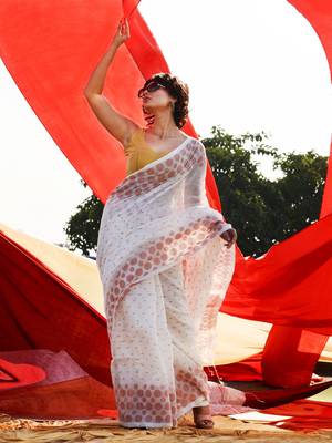 White Cotton Blend Handwoven Saree With Geometric Motifs And Zari Stripes 3