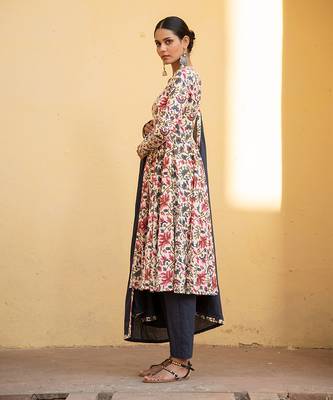 Ivory Floral Print Anarkali Suit Set Paired With Blue Pansy Dupatta 3