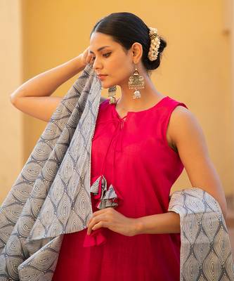 Fuschia Pink Front Tassel Tie Up Suit Set With Geometric Print Dupatta 5