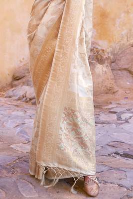 Ivory Cream kouram silk bland sequance & thread work saree with Blouse 4