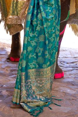 Teal Green Soft Silk Saree In Handloom Weaving With Sequins 4