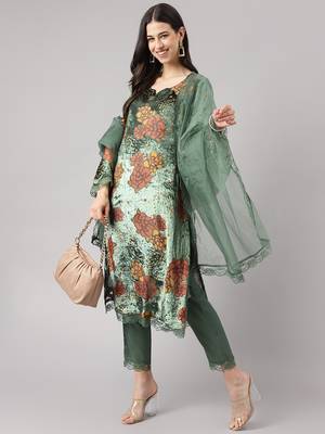 Green embroidered
 velvet salwar 4
