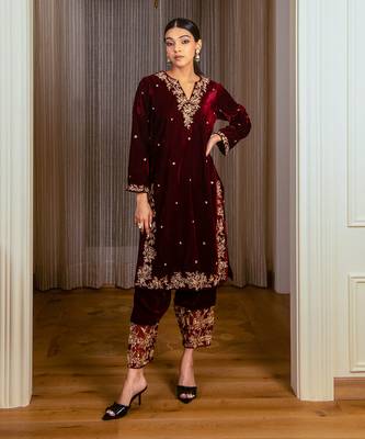 Embroidered Velvet Kurta Set 1