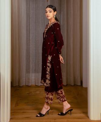 Embroidered Velvet Kurta Set 2