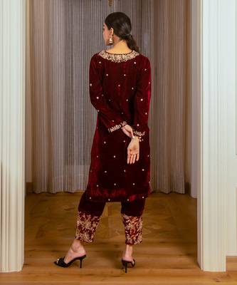 Embroidered Velvet Kurta Set 3