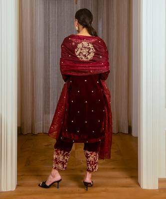 Embroidered Velvet Kurta Set 4