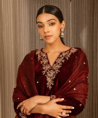 Embroidered Velvet Kurta Set 7