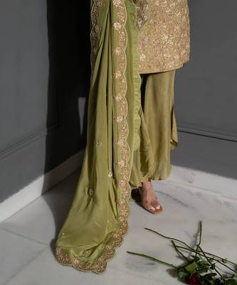 Pear Green Embellished Tunic Set 7