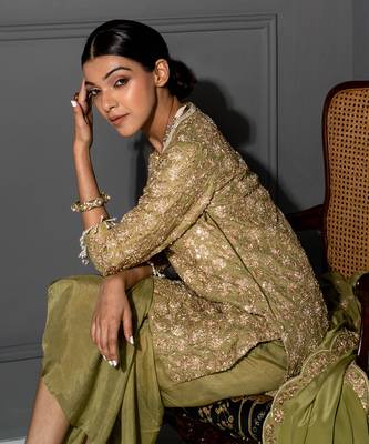 Pear Green Embellished Tunic Set 8