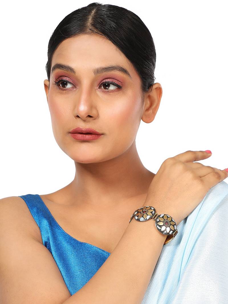 Contemporary Gold Plated Multicolor Chips floral Design Lobster lock Bracelet for Women and Girls.