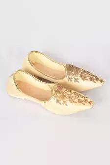Gold Silk Embroidered Jutti