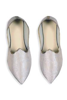Grey Jacquard Winged Tip Juttis