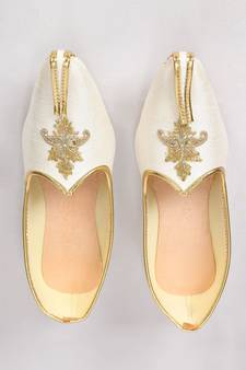 White Silk Embroidered Jutti