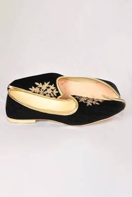 Raw Silk Mojari in Black with Zari work 2