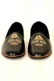Black Floral Embroidered Mojaris
